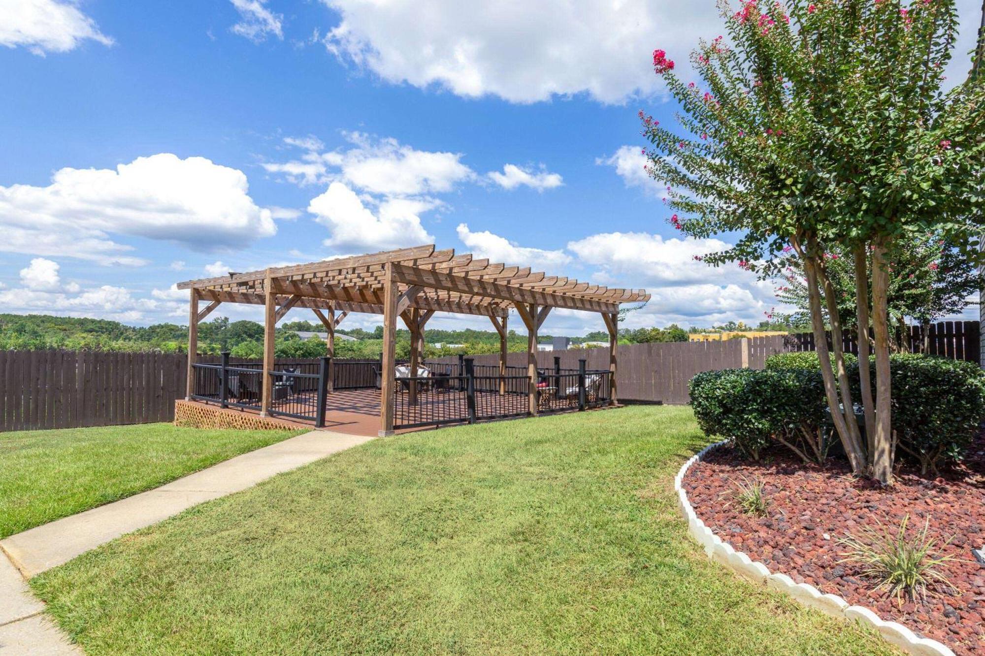 Ramada By Wyndham Studio Suites Dothan Exteriér fotografie