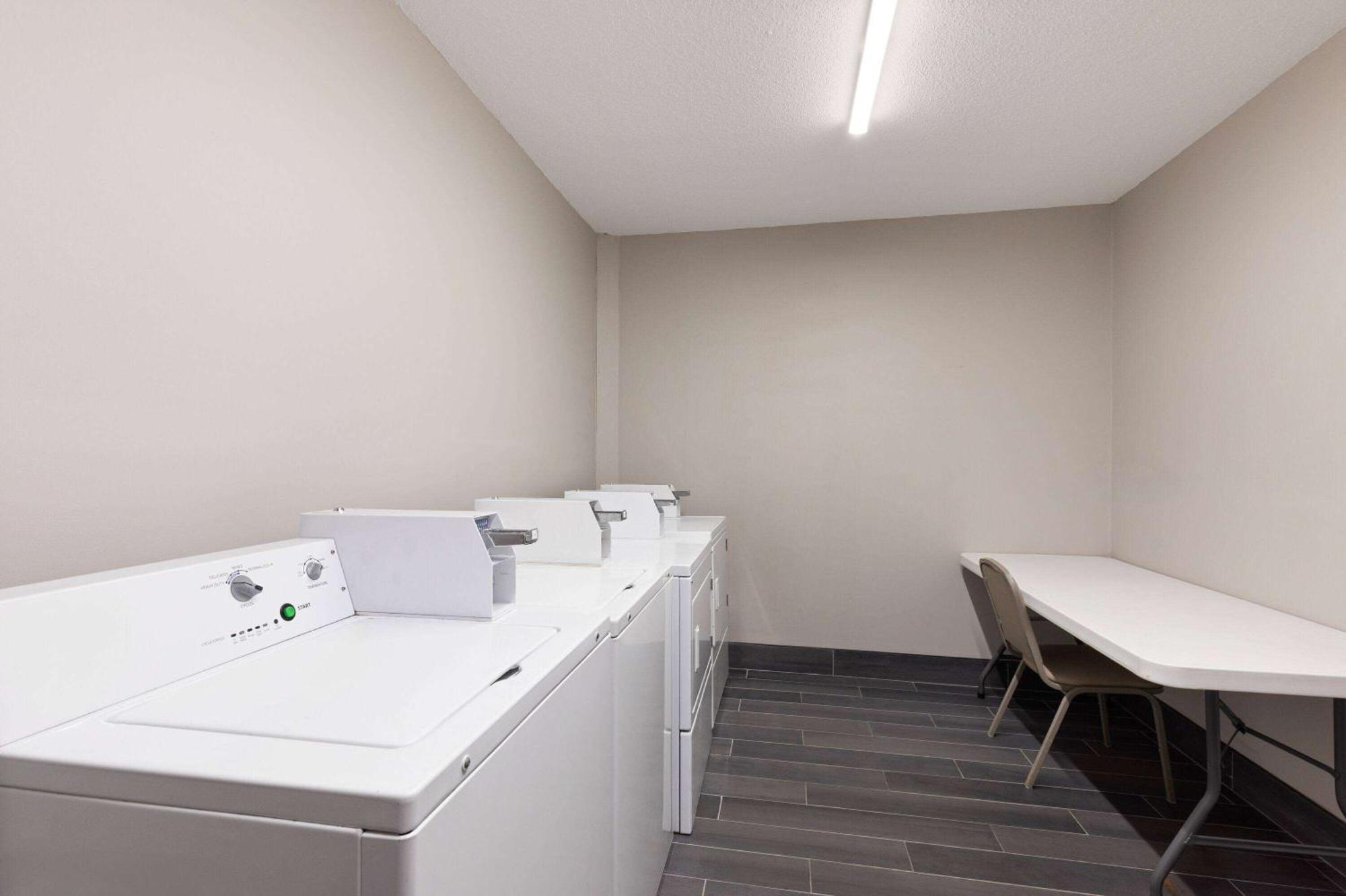 Ramada By Wyndham Studio Suites Dothan Exteriér fotografie