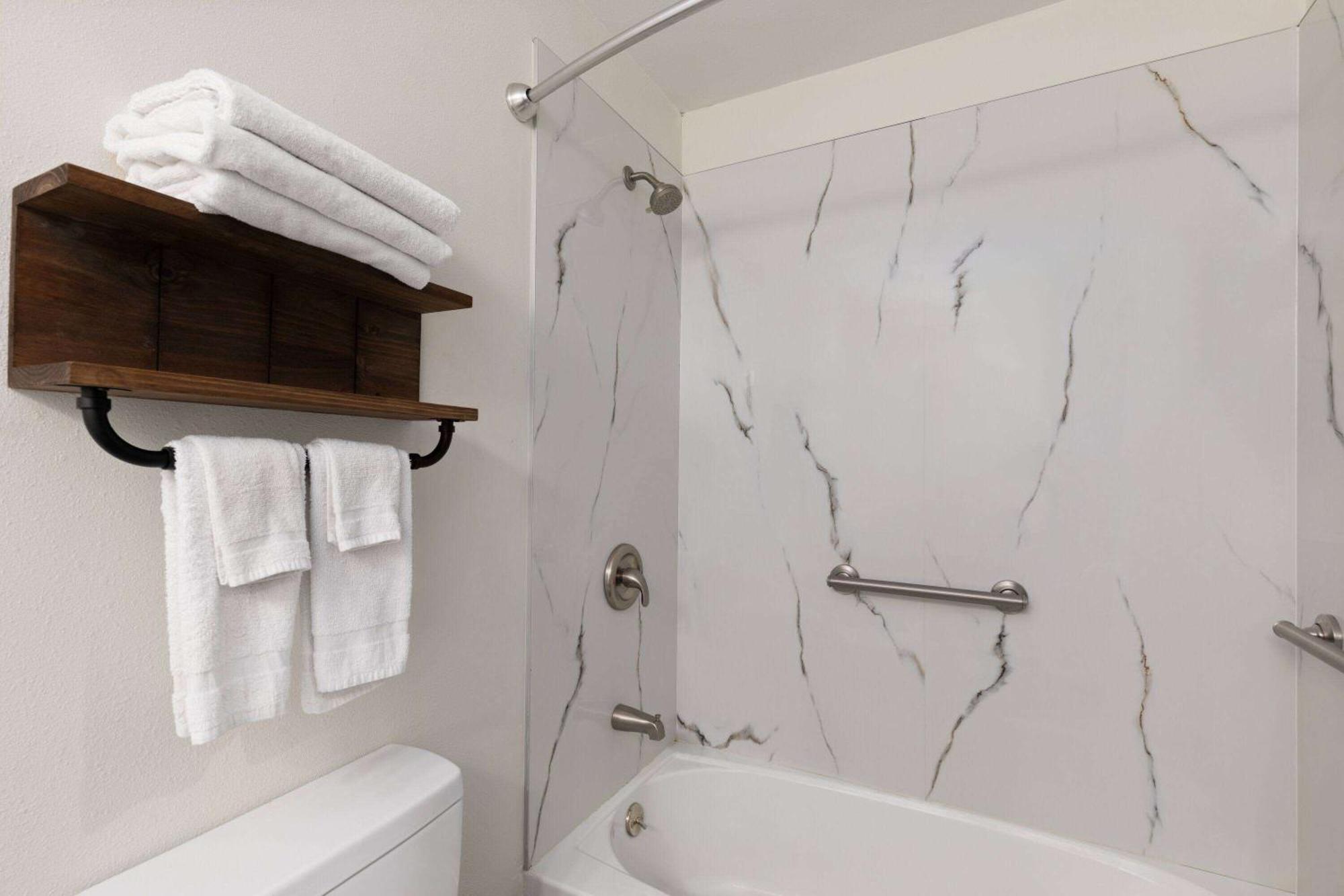 Ramada By Wyndham Studio Suites Dothan Exteriér fotografie