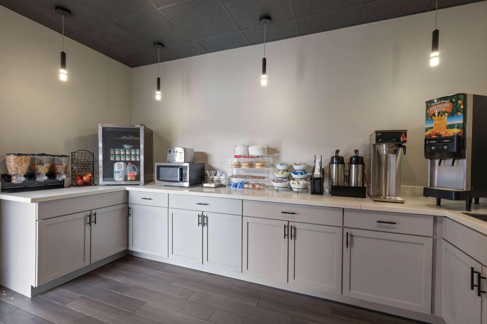 Ramada By Wyndham Studio Suites Dothan Exteriér fotografie