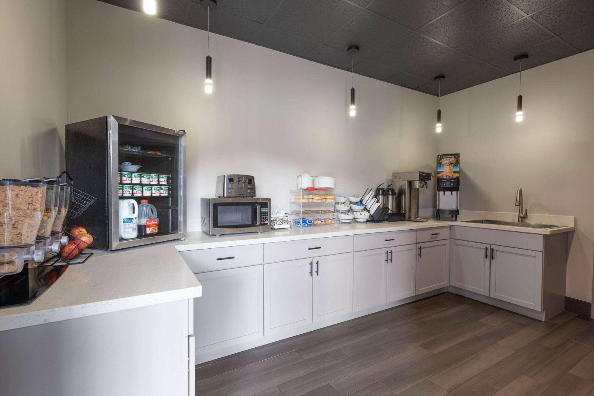 Ramada By Wyndham Studio Suites Dothan Exteriér fotografie