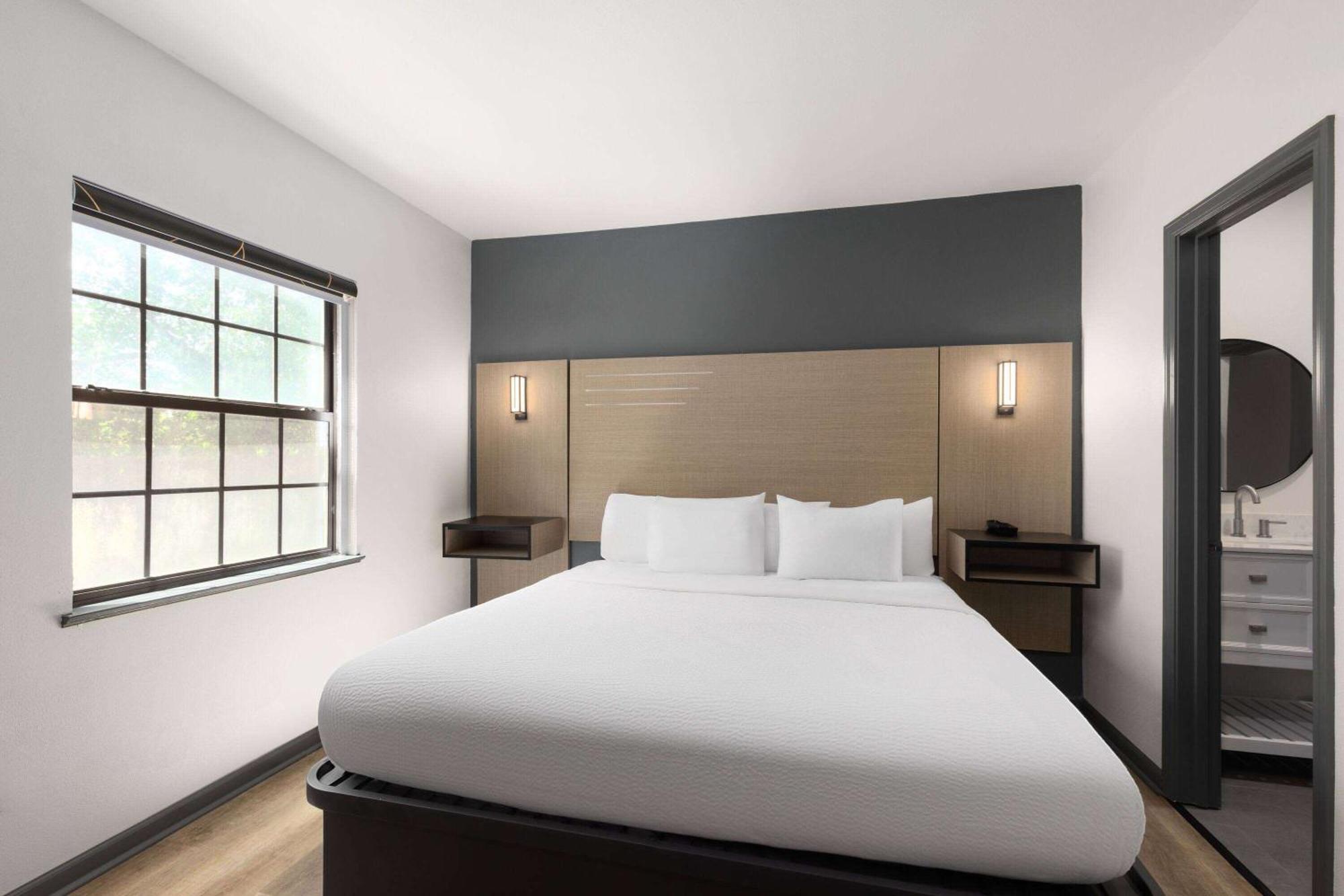 Ramada By Wyndham Studio Suites Dothan Exteriér fotografie